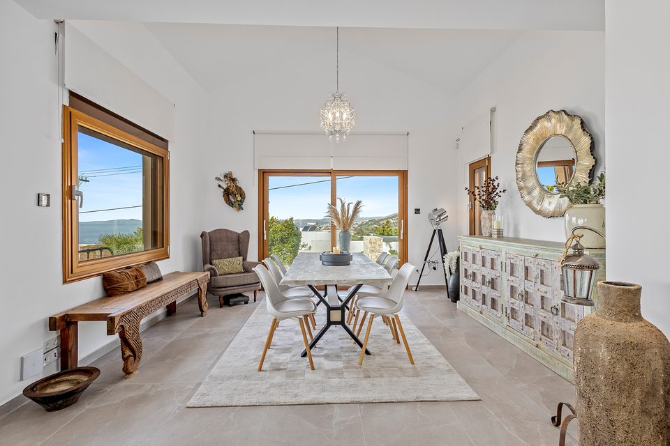The View House dining room with an elevated sea-facing outlook